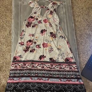Sleeveless detailed dress